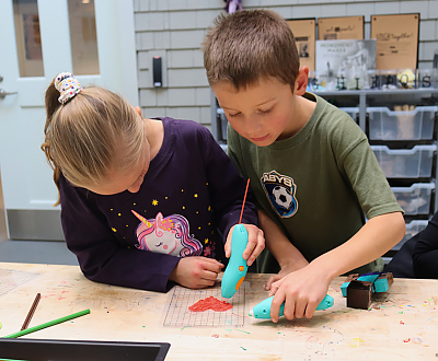 two children print a heart with a 3d pen background image